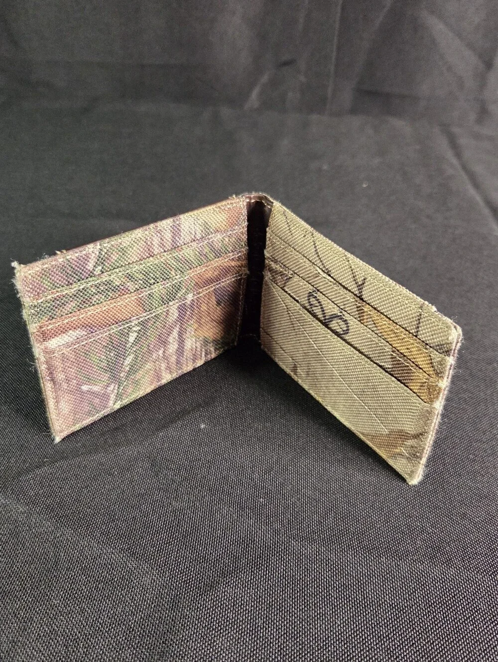Like New Realtree Carhartt Billfold